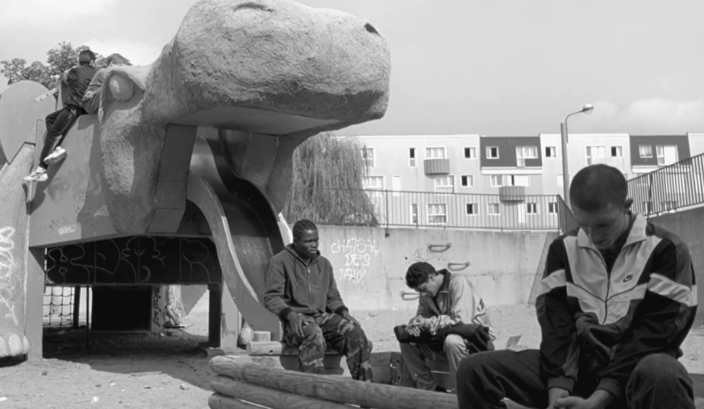 Vinz (Vincent Cassel) es judío, Hubert (Hubert Koundé) es negro y Saïd (Saïd Taghmaoui) árabe. El odio (La haine)