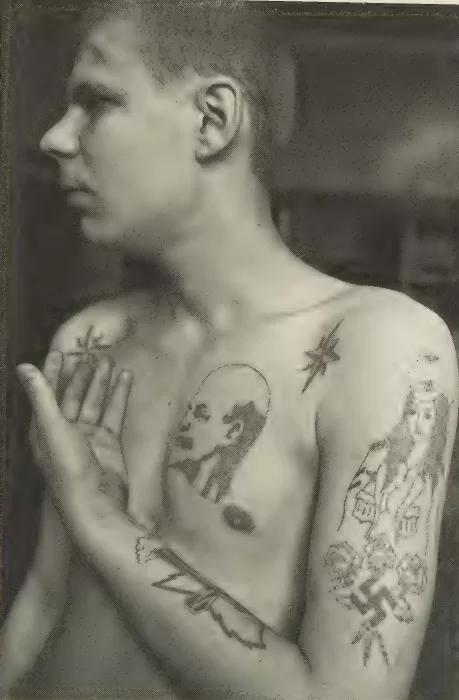 prisionero ruso con tatoos